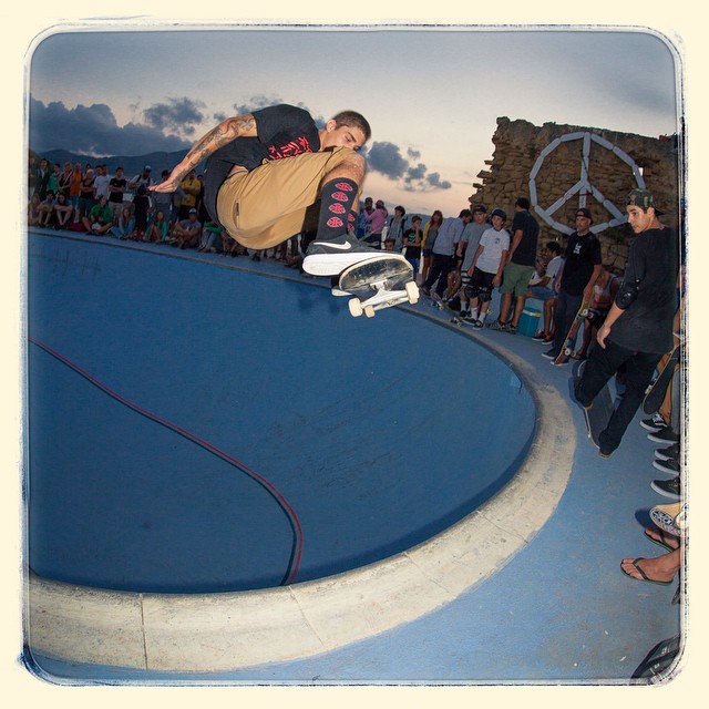 Filipe Foguinho - about to smash this lien to tail on the coping of the La Kantera kidney. #BOWLARAMA @bowl_a_rama