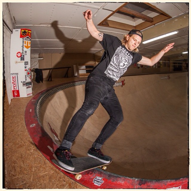 Fun After work session at the #woodworx bowl with the #Koloss  crew. Markus, lipslide. #Bailgun