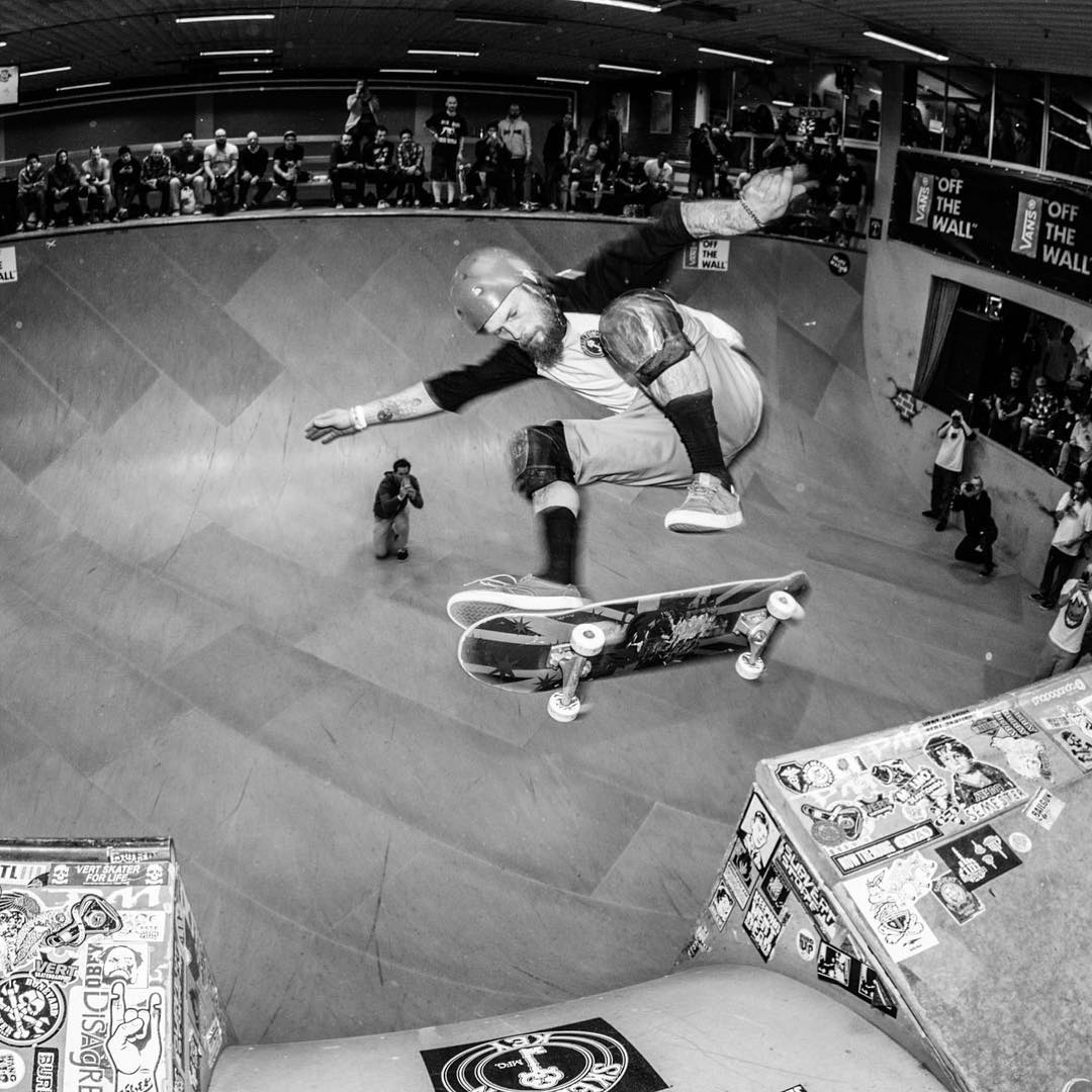 Matt Dove with some vertical wizadry, from VA-9, bs 360 big spin maybe. #Vertattack #skatewmalmo #bryggeriet #vert #skateboarding #halfpipe #bailgun #gerdrieger.com