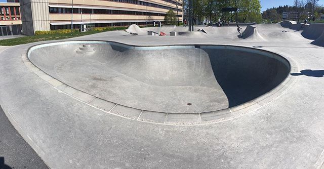 Good morning. First spot for today. Åva Skatepark. #skatepark #åva #concrete #pool #bowl #bailgun #magazine