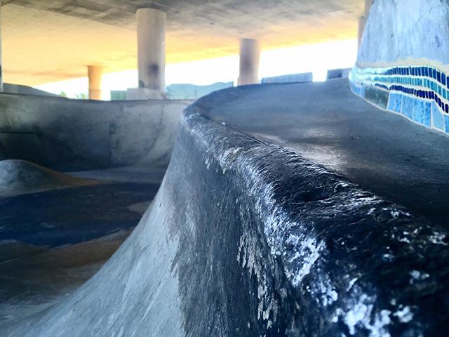 WSVT coping and tile.
#concrete #diy #wsvt #washingtonstreet #bailgun #magazine #gerdriegerphotography