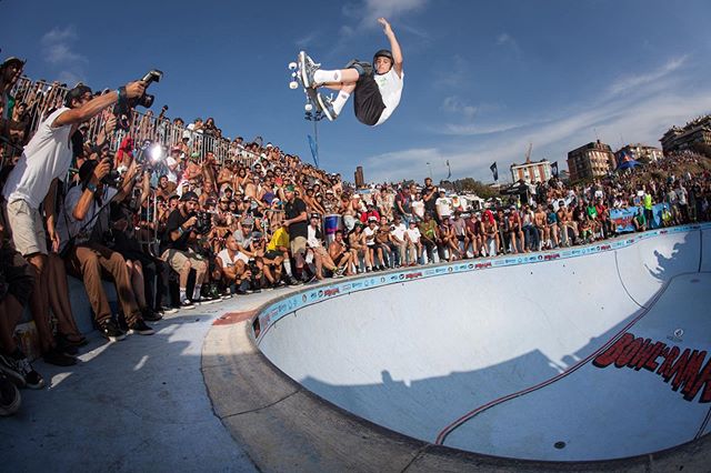 #flashbackfriday Cory Juneau going head high on a FSA at La Kantera 2014. #bowlarama #gexto #algorta #lakantera #coryjuneau #skateboarding #pool #bowl #concrete @zutskateparks @coryjuneau