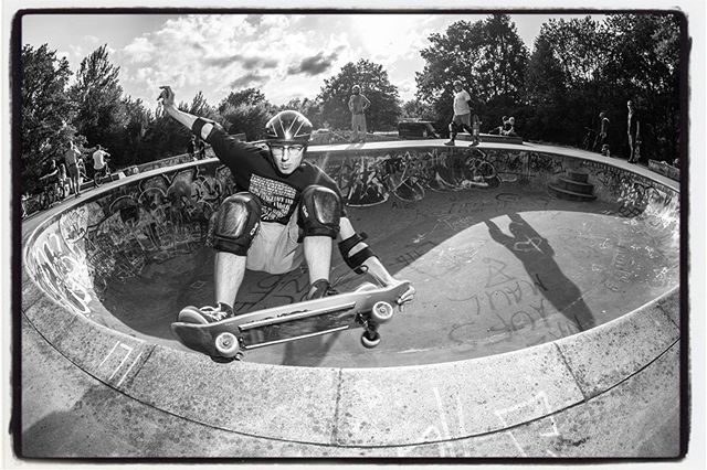 #flashbackfriday Philipp Schiller grinding from deep to shallow at the Neumünster pool. #pool #bowl #concerete #skateboarding #grind #minusramps #bailgun #magazine #gerdriegerphotography