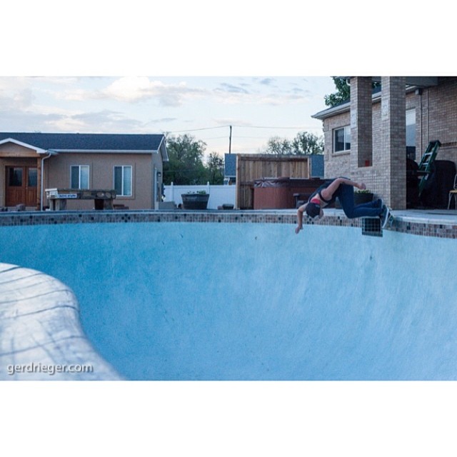 Chelsea - backside grinds the deathbox at Lindsey's pool.