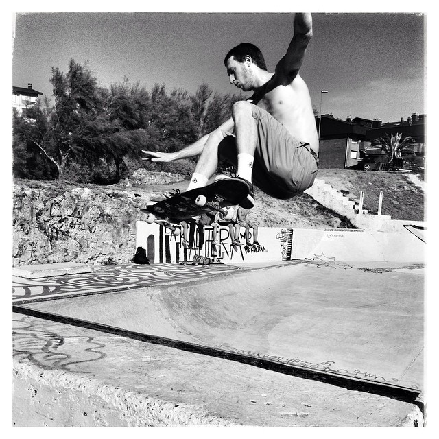Day one in Getxo - Grant Taylor ollie to truck. #getxo #algorta #bowlorama #telefonaparatfoto