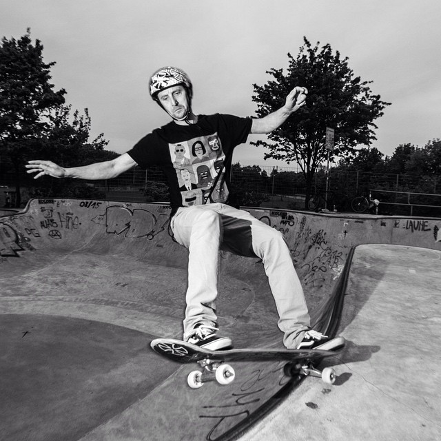 Thomas Novak grinding the Berg at yesterdays after work session.
#Bailgun #Bergfidel #Bergfest @monsterbowl