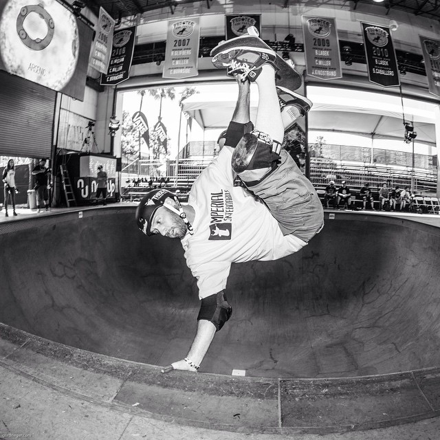 #flashbackfriday with Brian Patch, frontside invert at last years #VansPoolParty #Combipool #Bailgun
