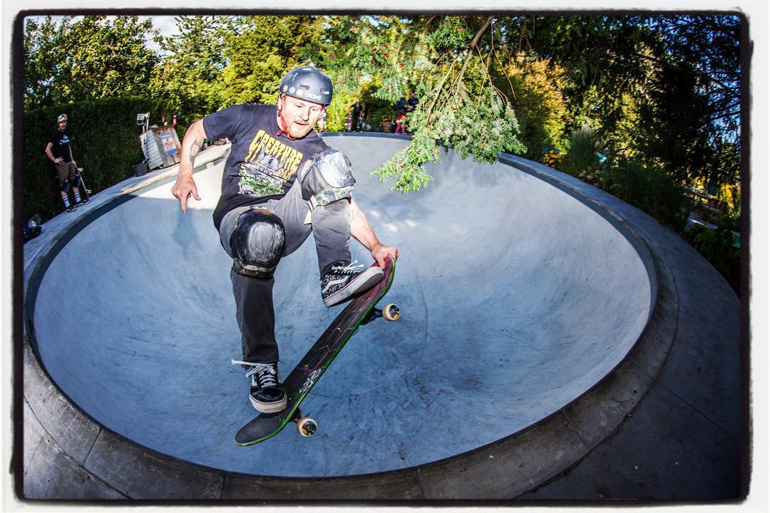 Anders lien to tail at Hans' pool. Thanks Hans for another rad session in the best backyard. #Bailgun #hansoffthewall #omsapool