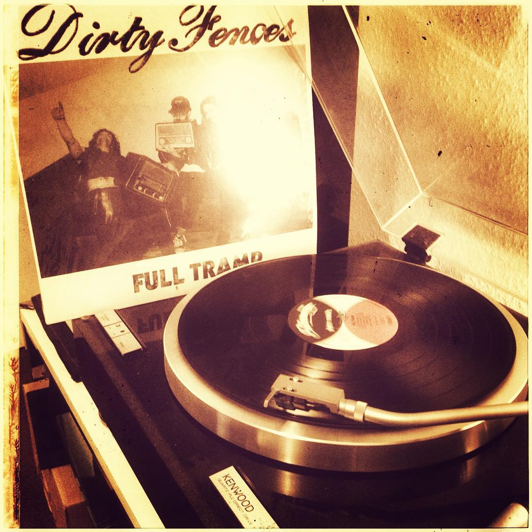 Listen! #dirtyfences #rocknroll #kenwood #kd990 #Bailgun