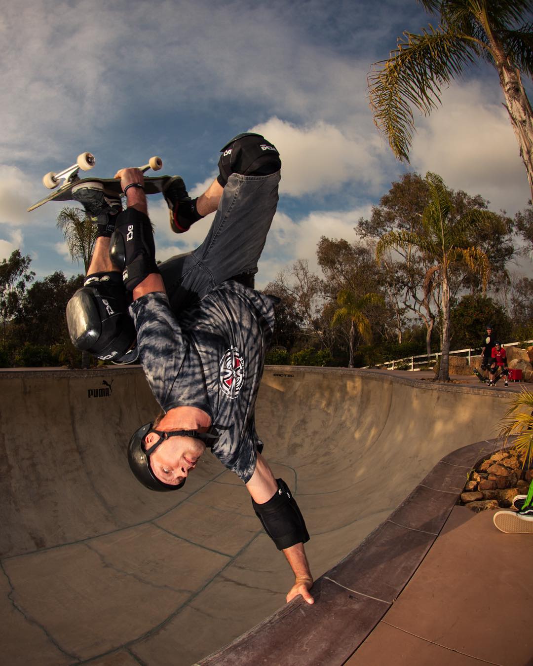 Grattis Tony, have a shredding day! #Bailgun #pool #bowl #skateboarding #tonyjanson