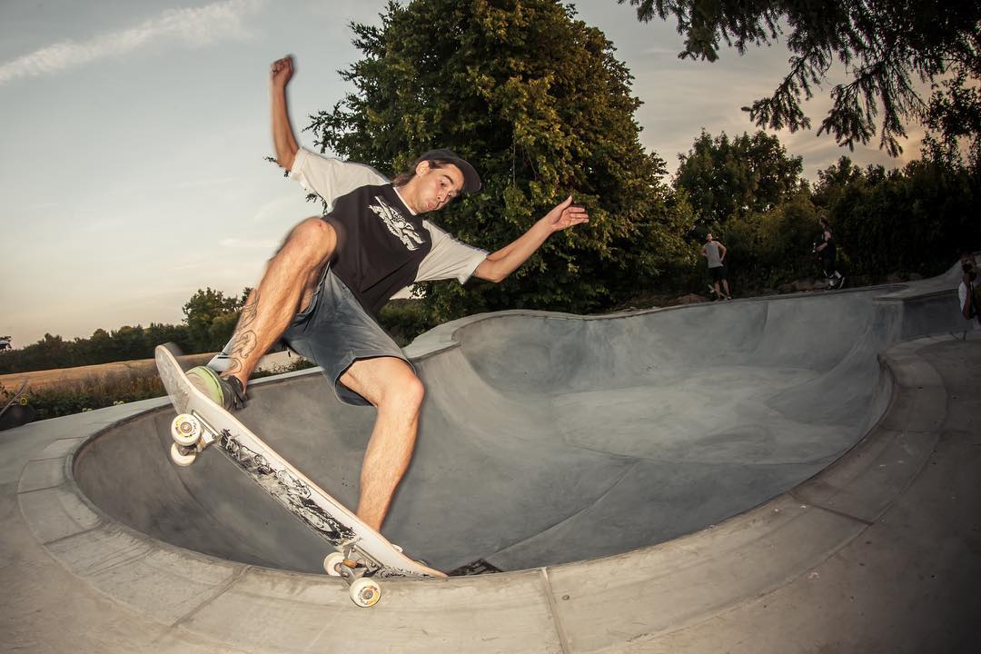 #flashbackfriday with Flower at Eyks Bowl, somewhere in northern Germany. #bailgun #pool #bowl #skateboarding #diy #gerdrieger.com