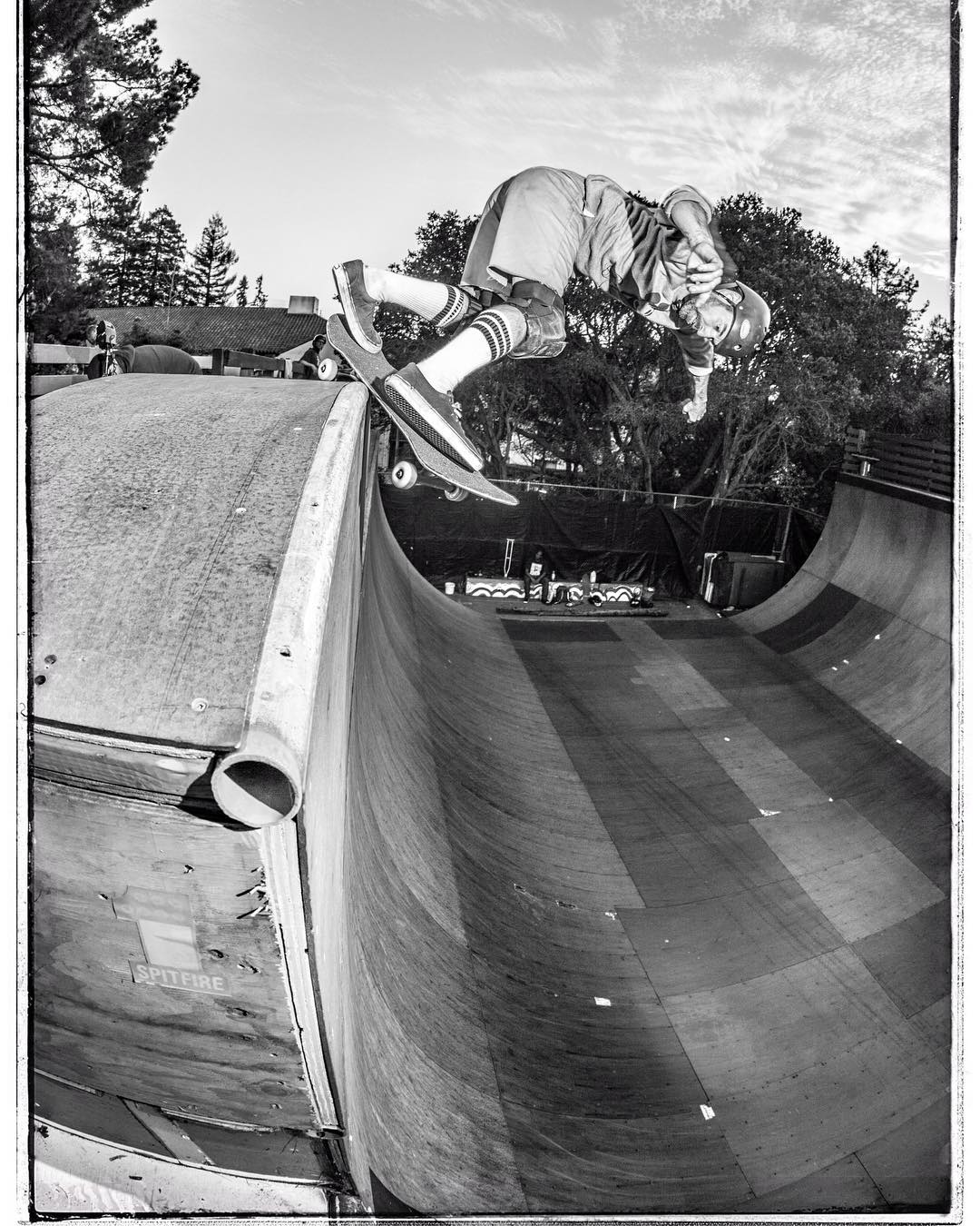 #throwbackthursday Max Schaaf, Monty grind up the extention at Berkeley Vert from his Bailgun Mag interview a little while ago. @4q69 #berkeleyvert #halfpipe #ramp #skateboarding #bailgun #gerdrieger.com