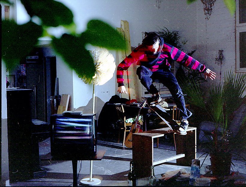 #flashbackfriday Vincent Goozen nose bock over a bench in his livingroom a while back. #vincentgoozen #skateboarding #bailgun