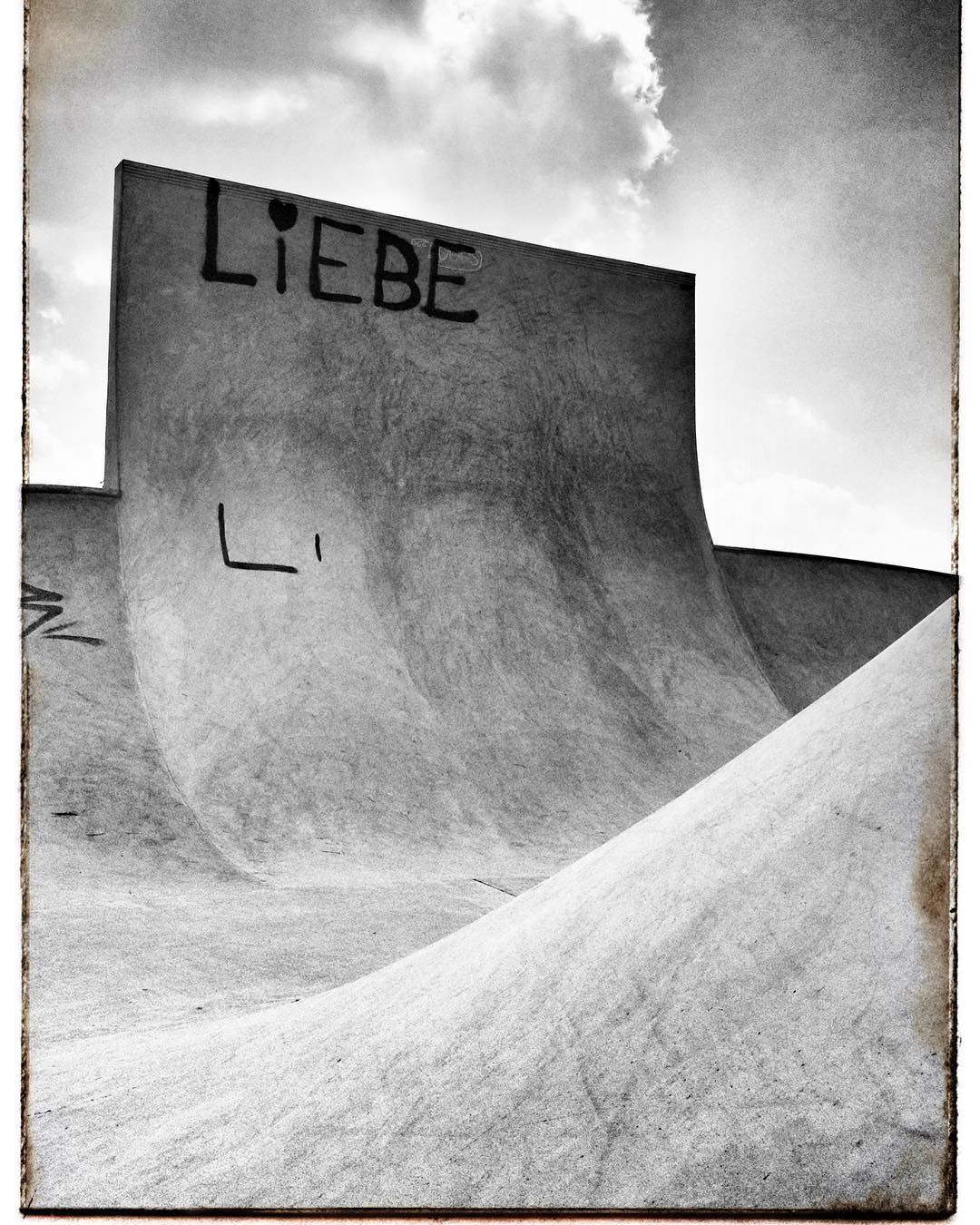 #throwbackthursday Cover of Bailgun Mag issue 19.
#Concrete #love #liebe #beton #skatepark #bailgun #gerdrieger.com