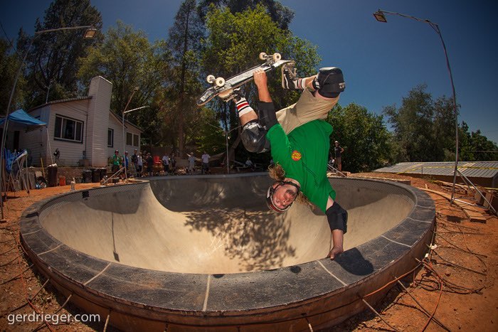 #throwbackthursday Ffej invert at the Beeble Bowl 2014. Thanks for the session @beeblefakie , hope to be back next year. #pool #bowl #diy #concrete #ffej @instaffej #invert #gerdrieger.com